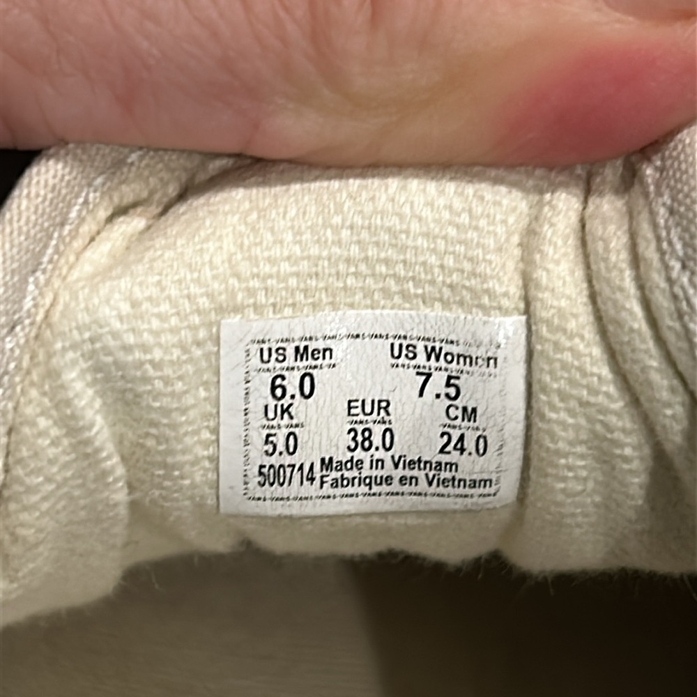 VANS Women’s 7.5 White Canvas & Suede Off the Wall sneakers - Picture 9 of 9